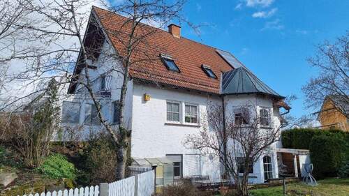 Hausansicht - Traumhaft schön gelegenes Einfamilienhaus mit Einliegerwohnung!