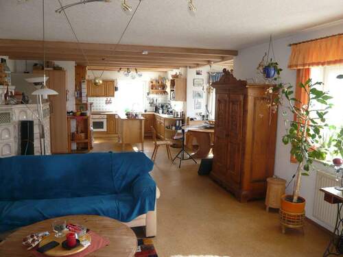 Wohnzimmer mit Kachelofen - 