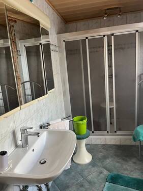 Bad mit großer Dusche im EG - 