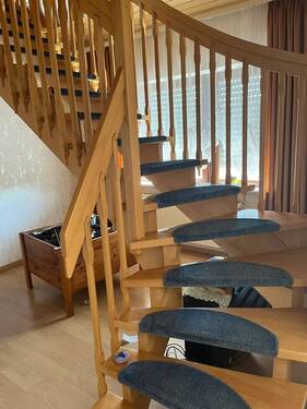 Treppe zur Galerie - 