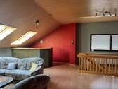 Blick zur Galerie mit Bar - 