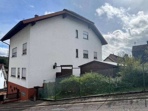 Bild 1 - Gepflegtes und großzügiges Zweifamilienhaus sucht neue Familie