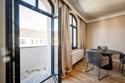Wohnzimmer/Balkon1 - 