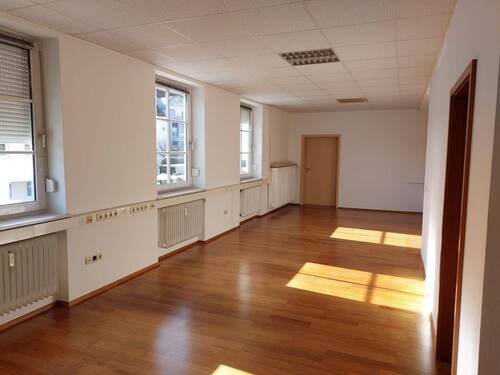 Hauptraum Bild 1 - Büro-Praxisräume im Zentrum von Eggenfelden
