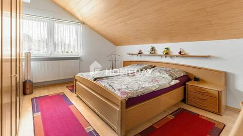 1. OG Schlafzimmer 1 - 