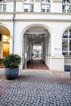 Eingang Brüggelmannhaus - 3 Zimmer Etagenwohnung in Köln