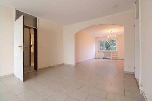 Wohn_Essbereich(1) - Familienfreundliche 4-Zi-Wohnung mit Balkon, separatem Gäste-WC und TG in Wiesbaden-Nordenstadt