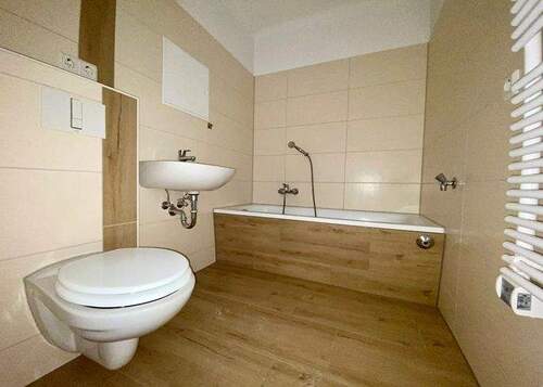 Bad - 1 Zimmer Etagenwohnung zur Miete in Oschersleben