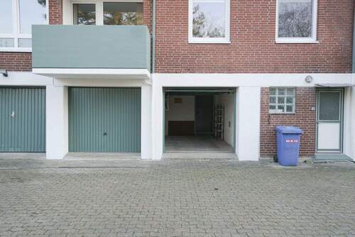 Rückansicht/ Garage - 