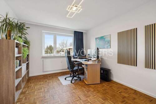 Arbeits- oder Kinderzimmer - 