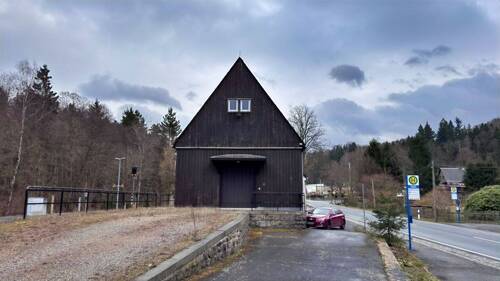 Seitenansicht mit Laderampe - 