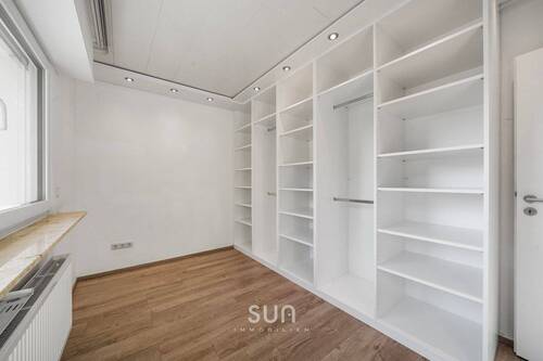 1.OG ANKLEIDEZIMMER - 