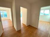 Flur mit Blick in die Zimmer - 2 Zimmer Etagenwohnung in Zöllnitz