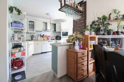 Blick in die Küche - Etagenwohnung mit 75,00 m² in Radebeul zum Kaufen