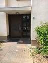 Hauseingang des mehrstöckigen Wohnhauses - 2 Zimmer Etagenwohnung zur Miete in Bad Nauheim