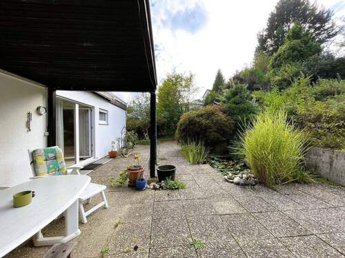 eine schöne, große Terrasse - 