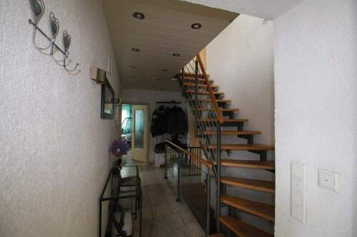 Flur im Erdgeschoss - Einfamilienhaus mit 142,00 m&sup2; in Fürth-Krumbach zum Kaufen