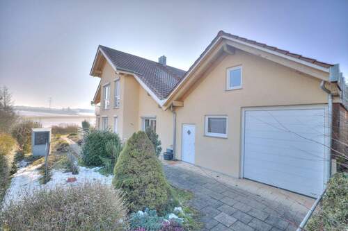 Ostseite Hausansicht / Garage - 7 Zimmer Einfamilienhaus in Heilbronn / Kirchhausen