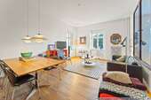 Wohnzimmer - Tolle Lage, tolle 3 Zimmer direkt am Strausberger Platz