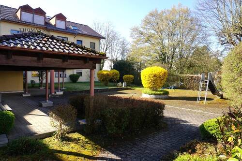 Spielplatz hinter dem Haus - 