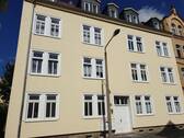 Hausansicht - Schicke 3-Zimmer-Wohnung mit Fussbodenheizung und Balkon