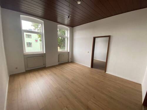 Schlafzimmer mit Blick zum Zimmer 4 - Etagenwohnung mit 90,50 m² in Wurzen zur Miete