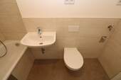 Bad mit Wanne - 3 Zimmer Etagenwohnung zur Miete in Freiberg