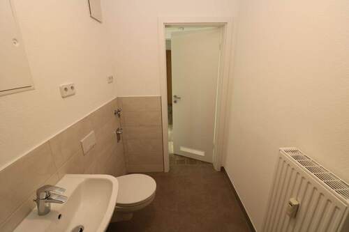 Bad mit Wanne - 3 Zimmer Etagenwohnung in Freiberg