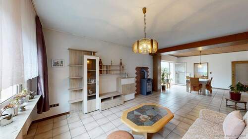 Wohnbereich mit Kaminofen - 5 Zimmer Mehrfamilienhaus, Wohnhaus in Hamm