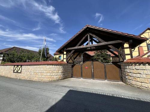 Frontansicht - 8 Zimmer Bauernhaus, Landhaus zum Kaufen in Harth-Pöllnitz