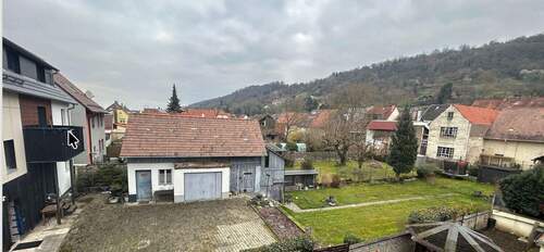 Baugrundstück beginnt ab Schopf-Garage und verläu - 