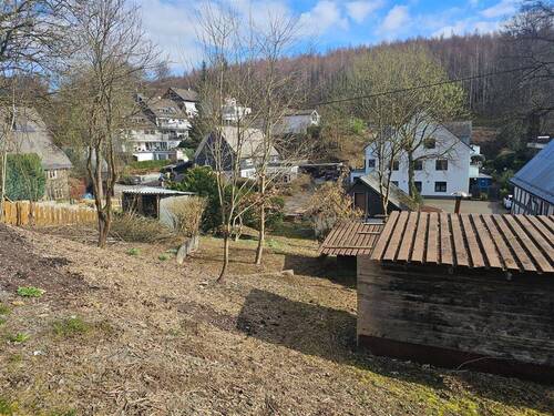 Blick auf das Grundstück - 