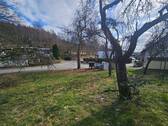 Blick auf das Grundstück inkl alter Baumbestand - 