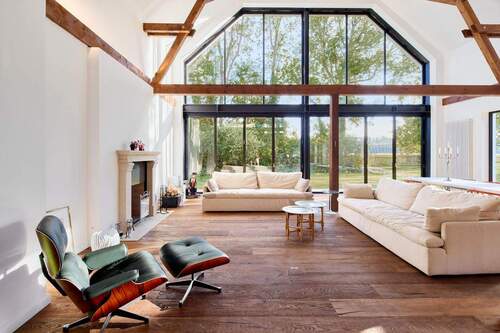 Wohnzimmer mit Kamin - 1 Zimmer Bauernhaus, Landhaus zum Kaufen in Bad Belzig