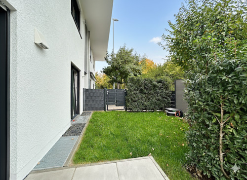 Terrasse mit Zugang zur Strasse - 