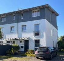 Modernes Reihenendhaus mit Blick ins Grüne - Berlin Wittenau