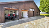 Boxenstall mit Garagen - 