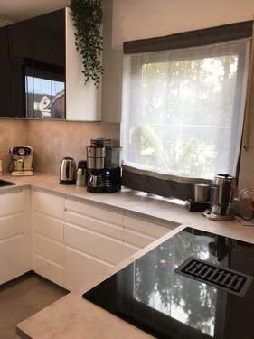 „Moderne, hochglänzende Einbau - 