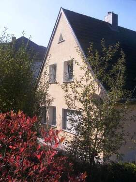 Haus Gartenansicht - 4 Zimmer Mehrfamilienhaus, Wohnhaus zum Kaufen in Sulzbach/Saar