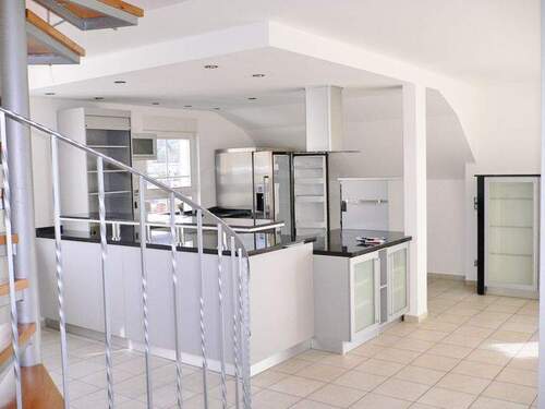 moderne Einbauküche - 3 Zimmer Etagenwohnung zur Miete in Döbeln