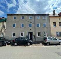 +++ Sanierungsbedürftiges Mehrfamilienhaus in zentraler Lage +++ - Teuchern