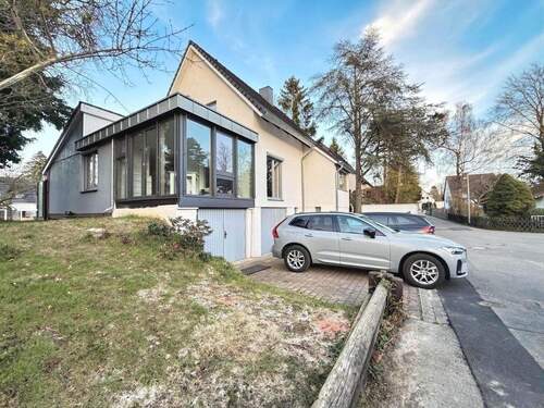 Vorderansicht links - 5 Zimmer Einfamilienhaus in Hannover