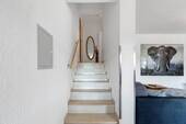 Treppe zur oberen Ebene - 