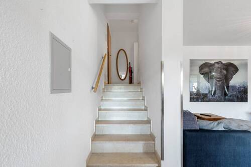 Treppe zur oberen Ebene - 
