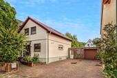 Außenansicht mit Garage - 
