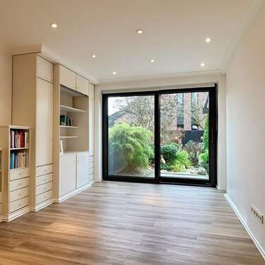 Raum mit Gartenzugang - 