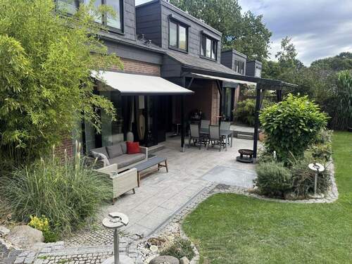 Blick auf die Terasse - Stadtnah, großzügig, ruhig. Raum zum Leben und Arbeiten. Exklusives Architektenhaus - Provisionsfrei