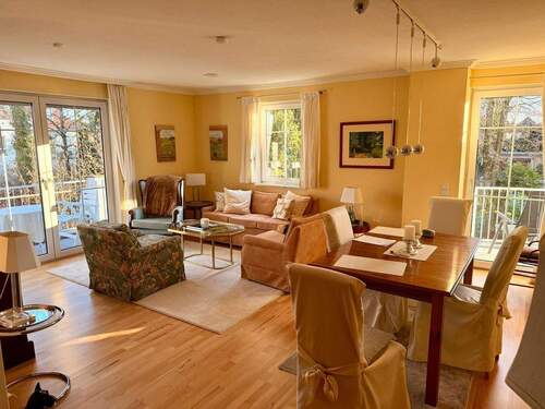 Wohnzimmer - Stilvolle 3-Zimmer Wohnung mit 2 Balkonen & Tiefgarage