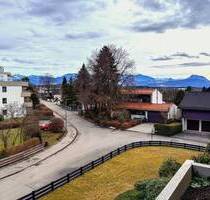 Seltene Gelegenheit am Schloßberg: 3-Zi-Wohnung mit zwei Balkonen und traumhaftem Bergblick! - Stephanskirchen