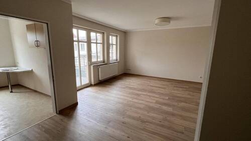 Wohnzimmer (typisch) einer freien Wohnung - 